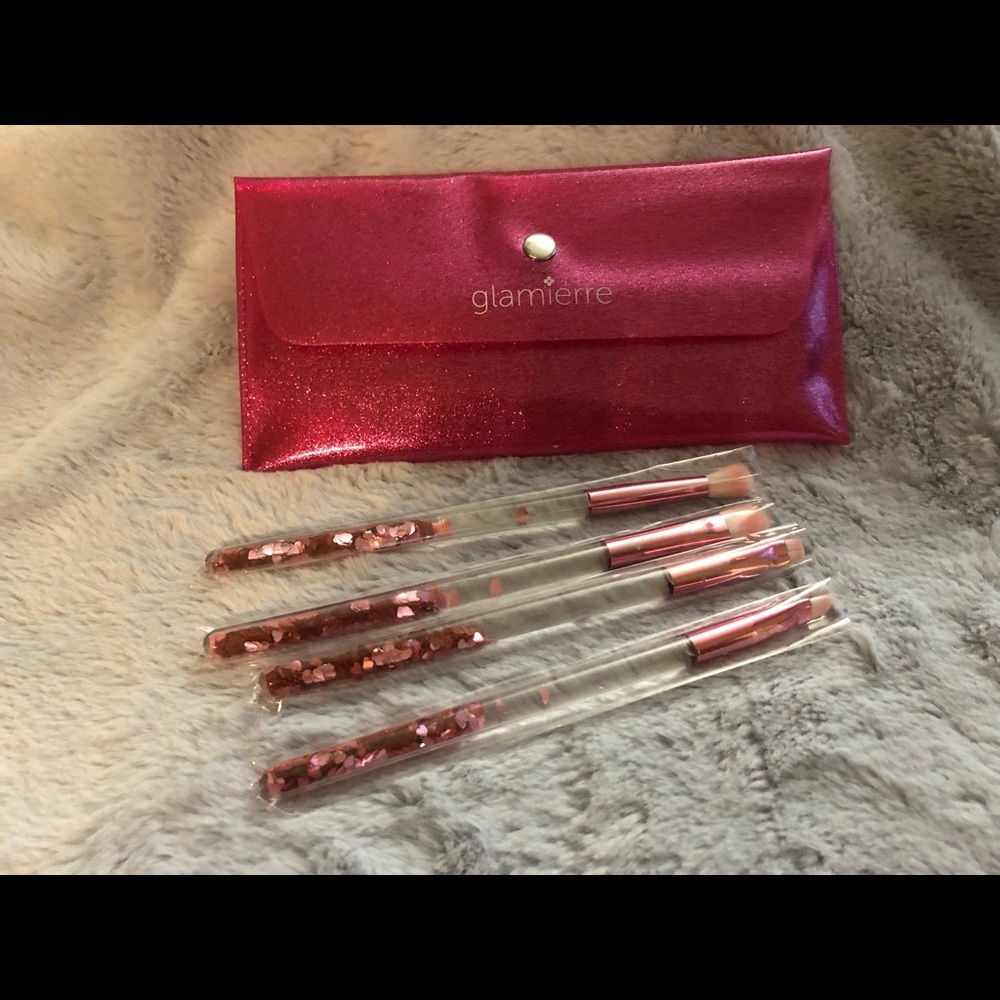 💕💓💗Glamierre Heart Brush Set with Pouch